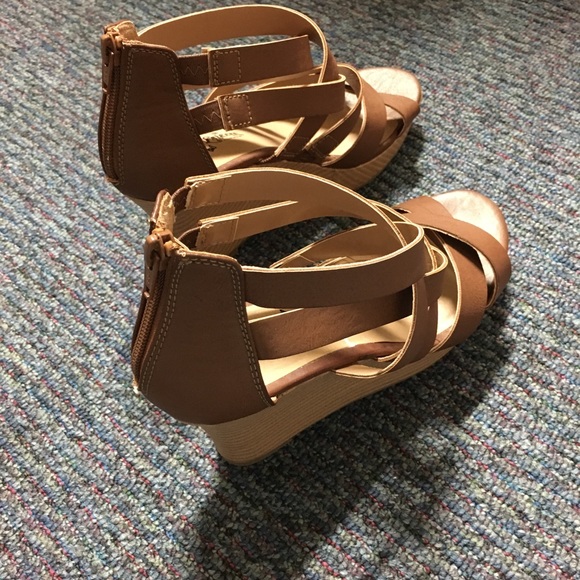 Wedged heels - Picture 2 of 3